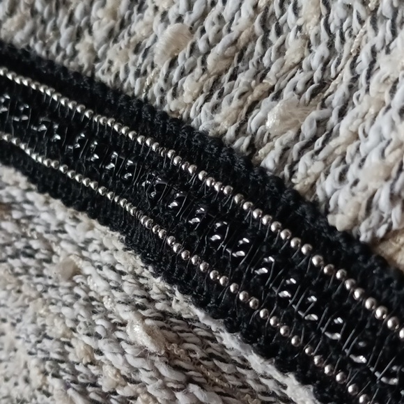 Elegant lace and metal top - Picture 11 of 11